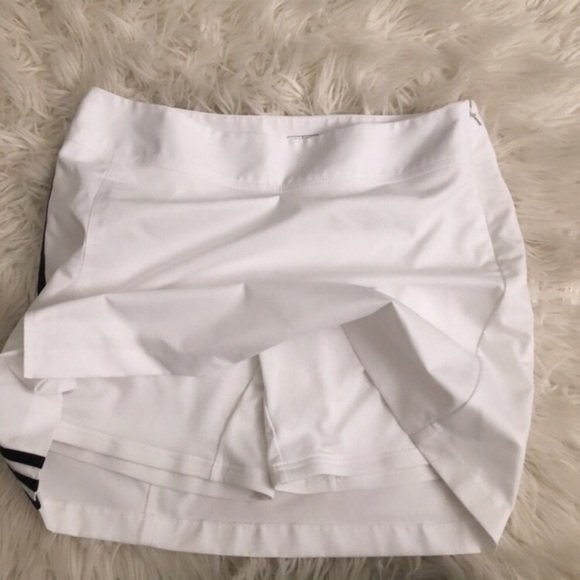 Adidas | Climacool white with black trim skort (8) - Picture 6 of 6